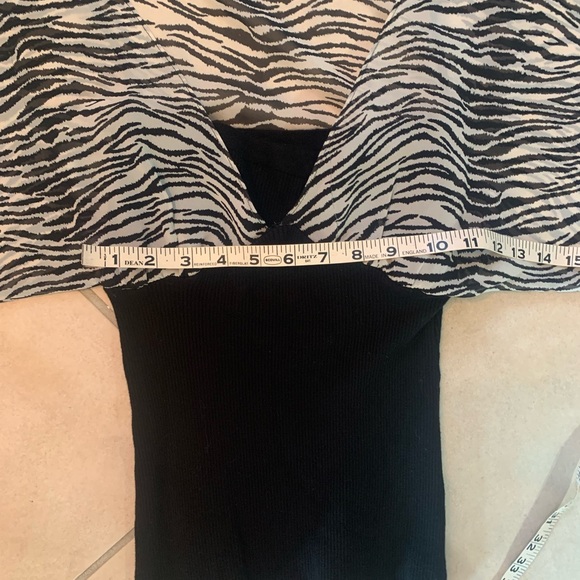 GUESS Authentic Brand Top (Size - XS) Sweater Shirting - Picture 7 of 13